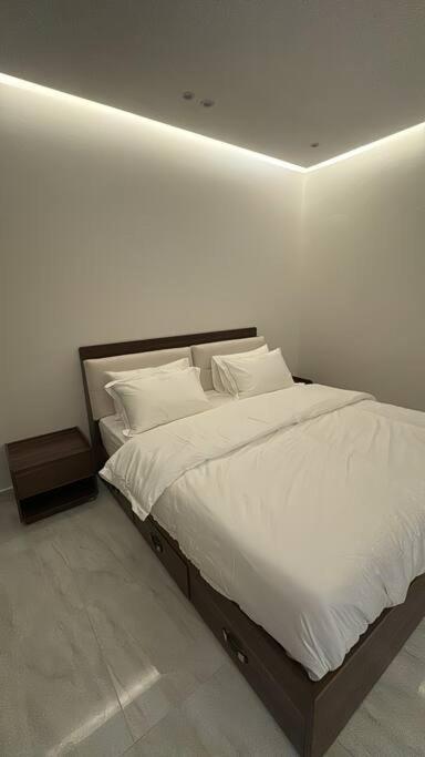 Apartment H 1 *